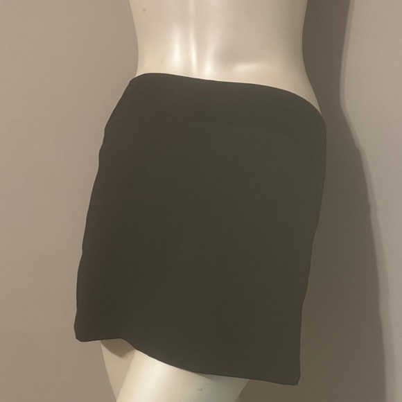 Express vintage Black Mini Skirt. Perfect for casual and dress up! Staple piece - Picture 3 of 8